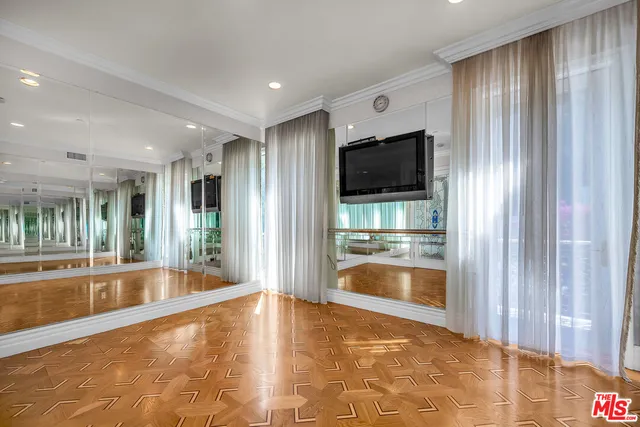 $20,000 | 11244 Briarcliff Lane, Studio City, CA 91604