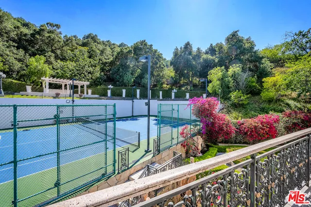 $20,000 | 11244 Briarcliff Lane, Studio City, CA 91604