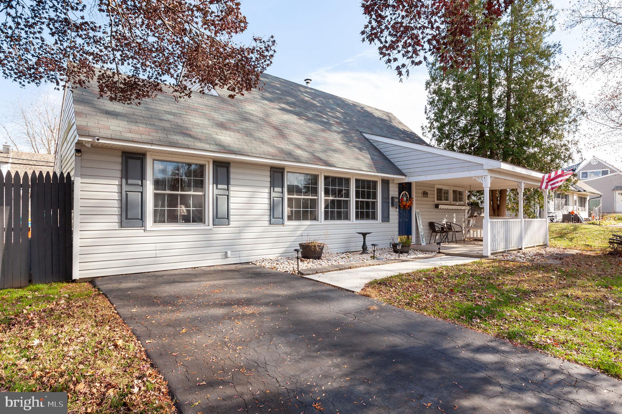 46 Queens Bridge Road Levittown, PA 19057 - Photo 2 of 29 Gallery Image 2