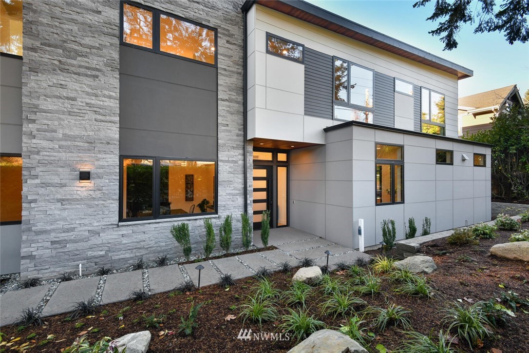 4605 108th Avenue Northeast Kirkland, WA 98033 - Photo 2 of 35