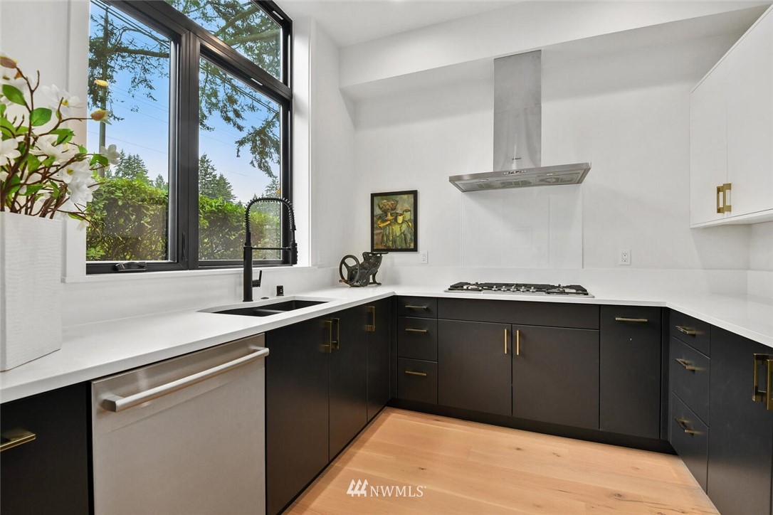 4605 108th Avenue Northeast Kirkland, WA 98033 - Photo 11 of 35