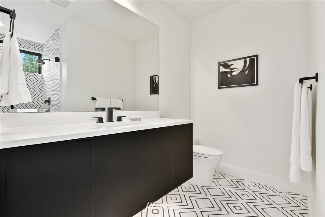 4605 108th Avenue Northeast Kirkland, WA 98033 - Photo 18 of 35