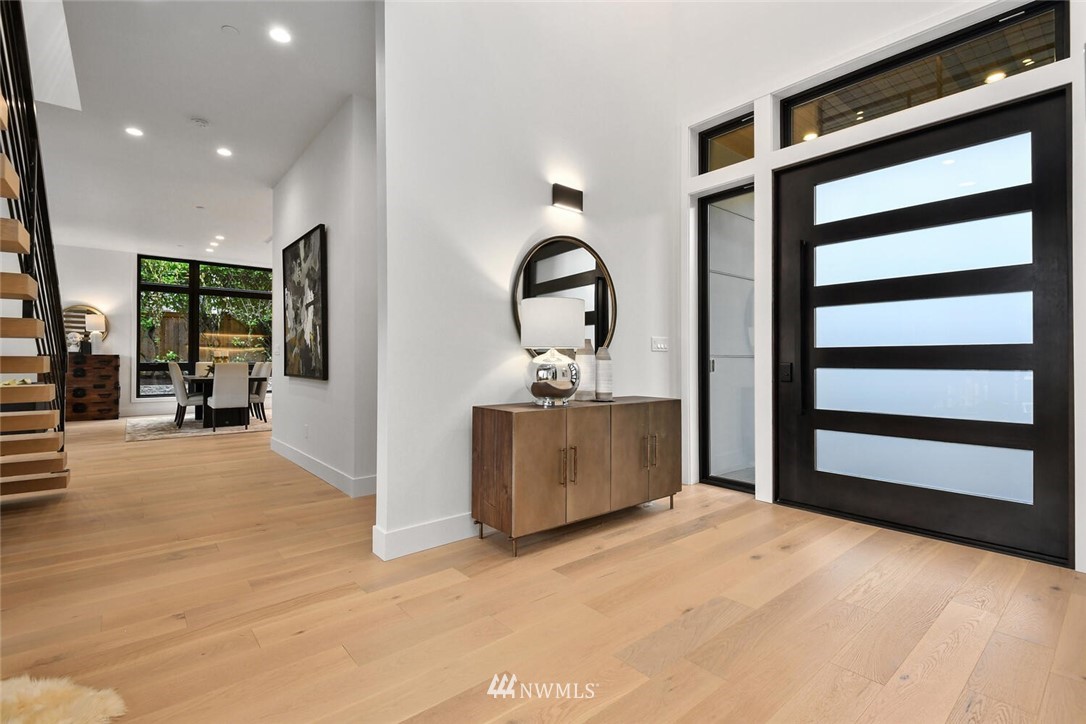 4605 108th Avenue Northeast Kirkland, WA 98033 - Photo 3 of 35