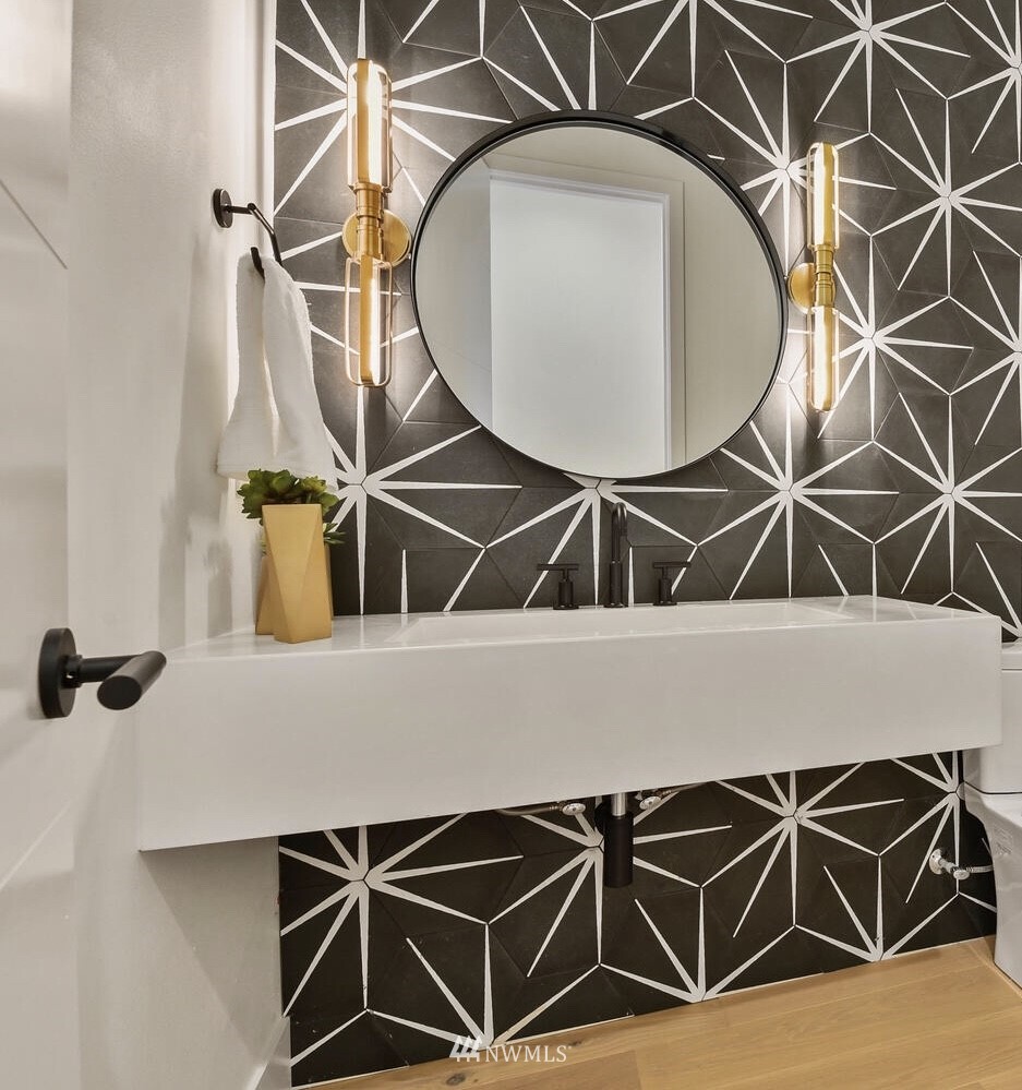 4605 108th Avenue Northeast Kirkland, WA 98033 - Photo 5 of 35