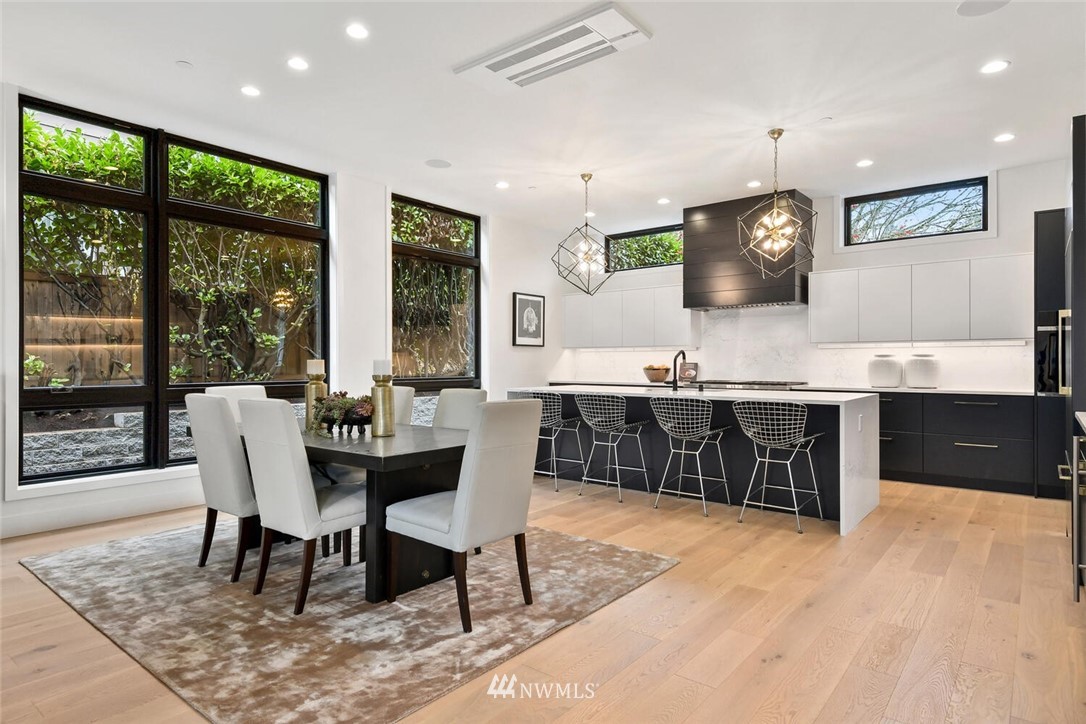 4605 108th Avenue Northeast Kirkland, WA 98033 - Photo 6 of 35