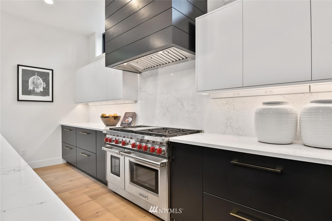 4605 108th Avenue Northeast Kirkland, WA 98033 - Photo 8 of 35