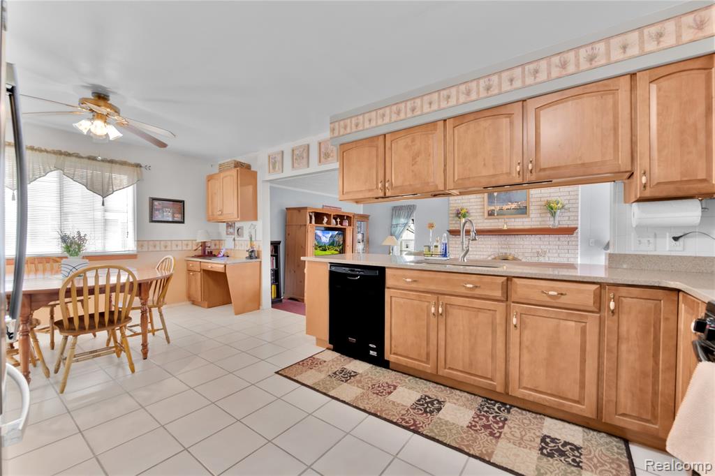 3039 Elmcrest Road Sterling Heights, MI 48310 - Photo 11 of 32