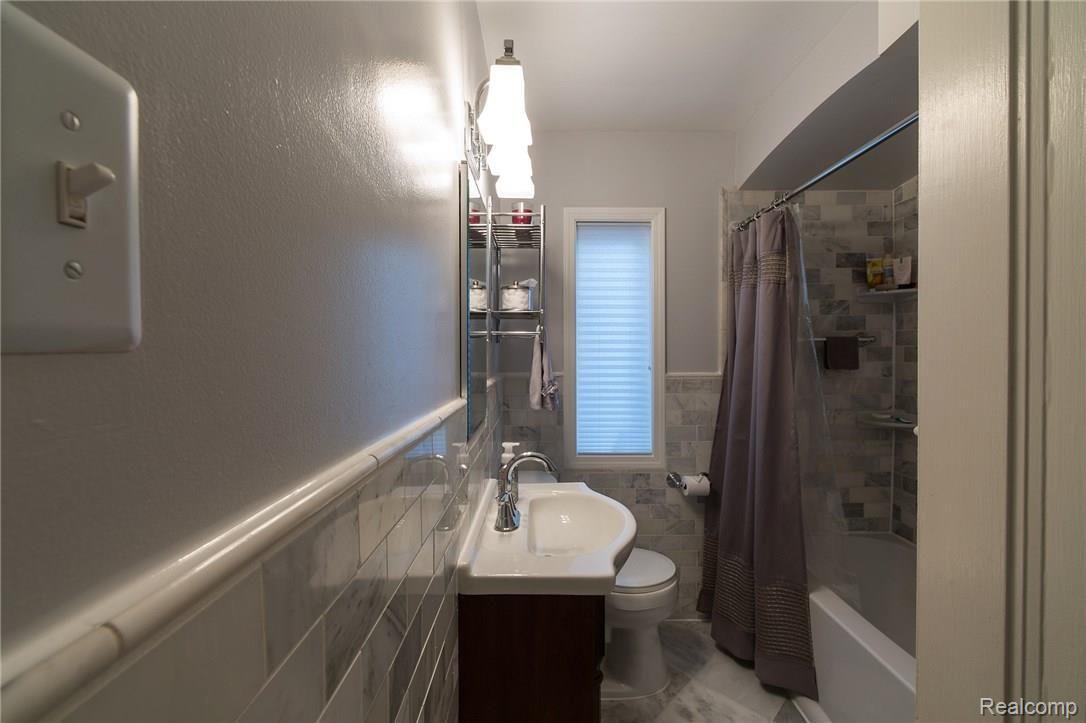 786 Columbia Road Berkley, MI 48072 - Photo 13 of 25 786Columbia-16.jpg