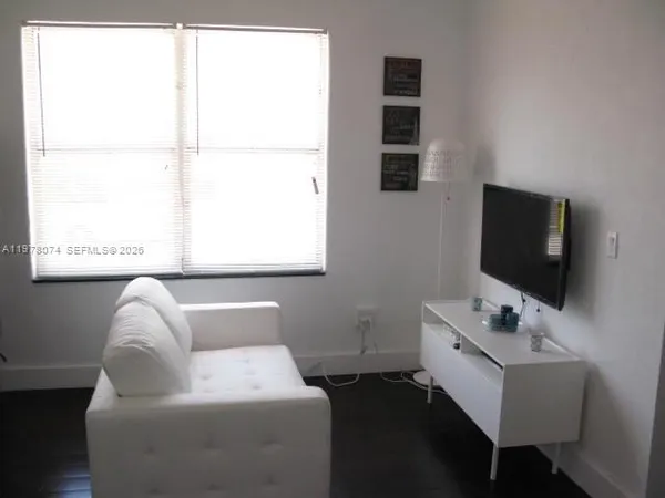 $1,700 | 900 Jefferson Avenue, Unit 4, Miami Beach, FL 33139