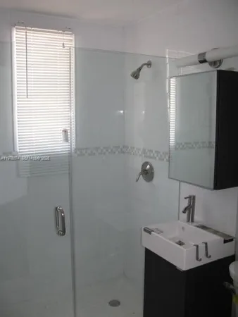 $1,700 | 900 Jefferson Avenue, Unit 4, Miami Beach, FL 33139