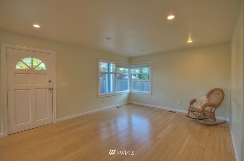 8208 39th Avenue Southwest Seattle, WA 98136 - Photo 5 of 15