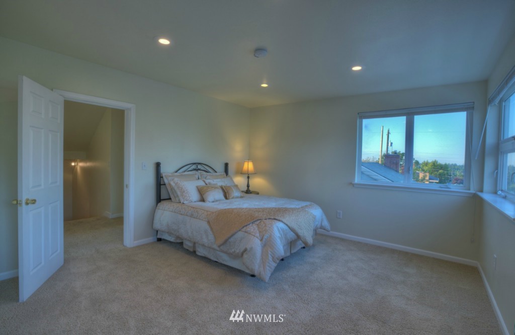 8208 39th Avenue Southwest Seattle, WA 98136 - Photo 6 of 15