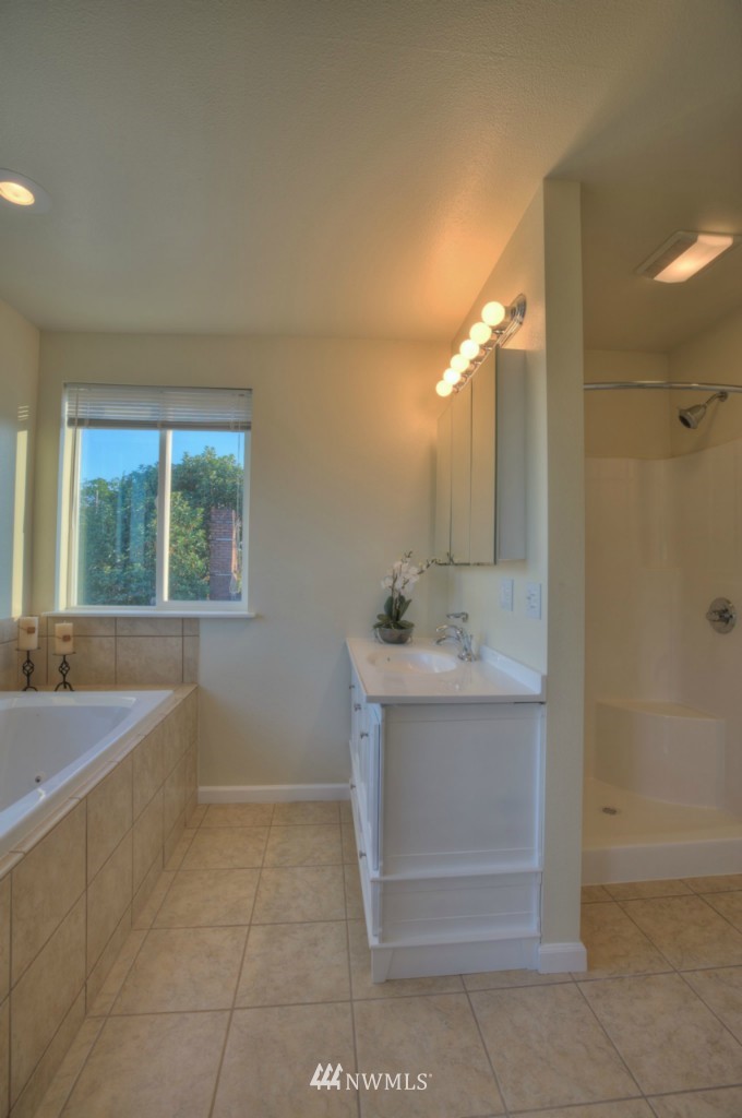 8208 39th Avenue Southwest Seattle, WA 98136 - Photo 7 of 15