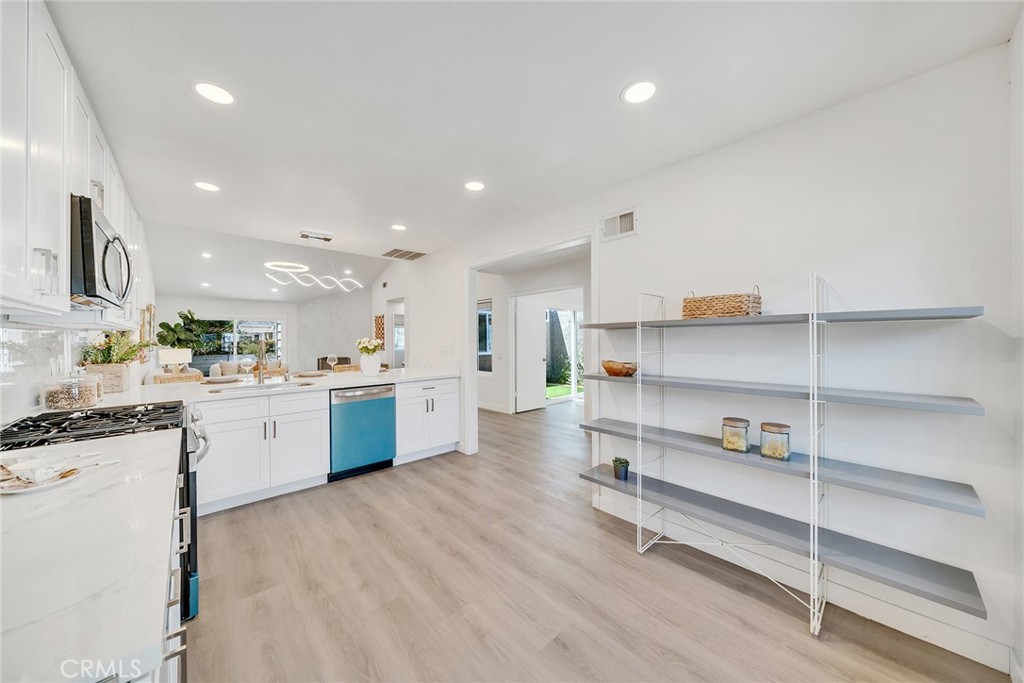 12 Primrose Irvine, CA 92604 - Photo 11 of 75