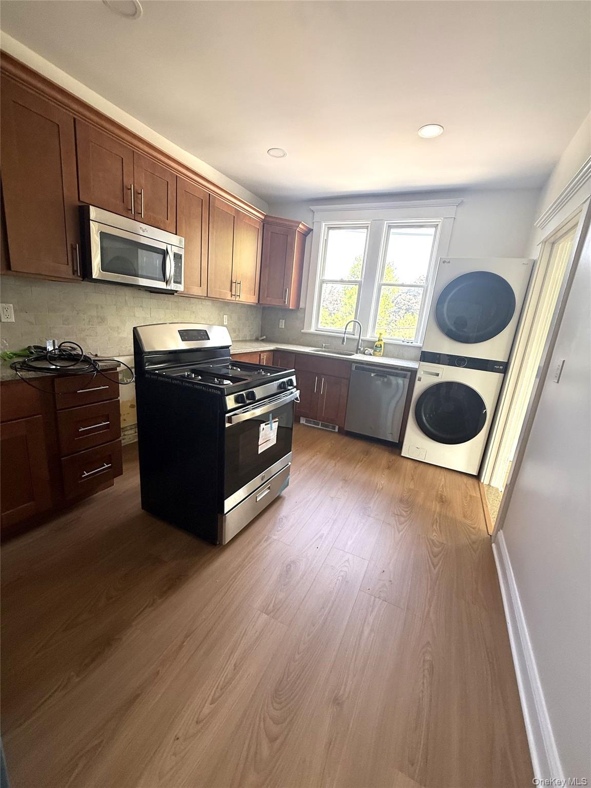 632 Middle Neck Road, Unit 2 Great Neck, NY 11023 - Photo 4 of 14