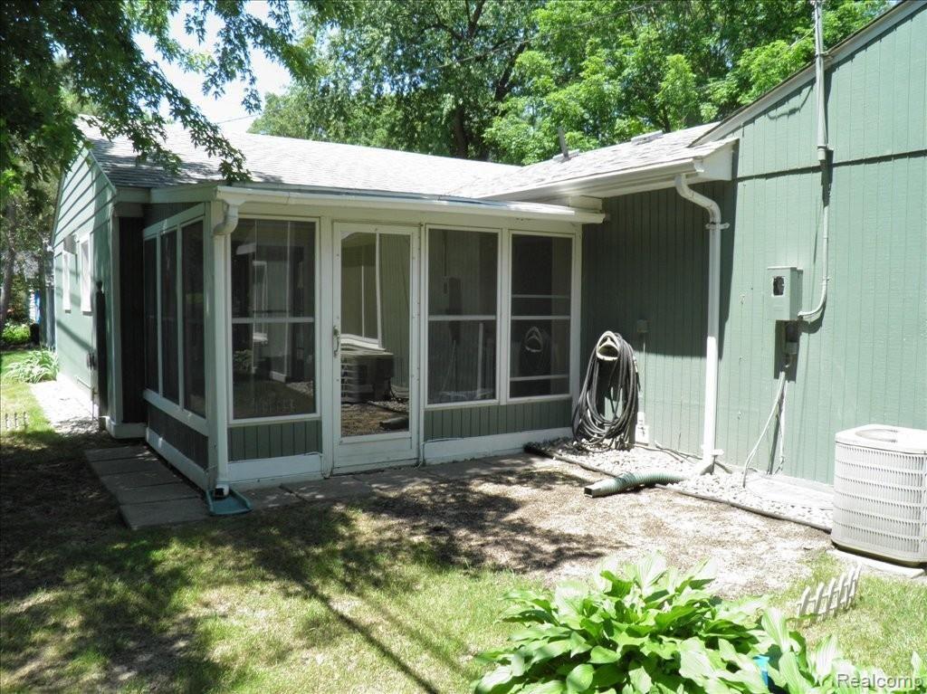 4941 Eagle Road Highland, MI 48356 - Photo 17 of 25 Florida room exterior view
