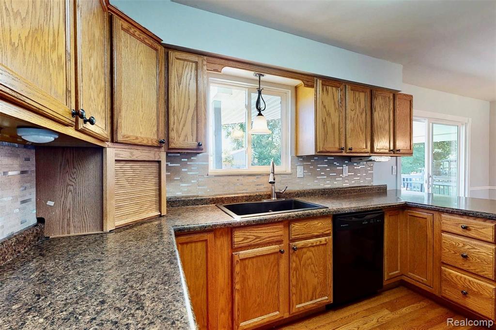 4346 Crosby Road Flint, MI 48506 - Photo 5 of 47