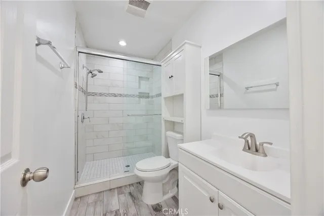 $4,995 | 19138 Hartland Street, Reseda, CA 91335