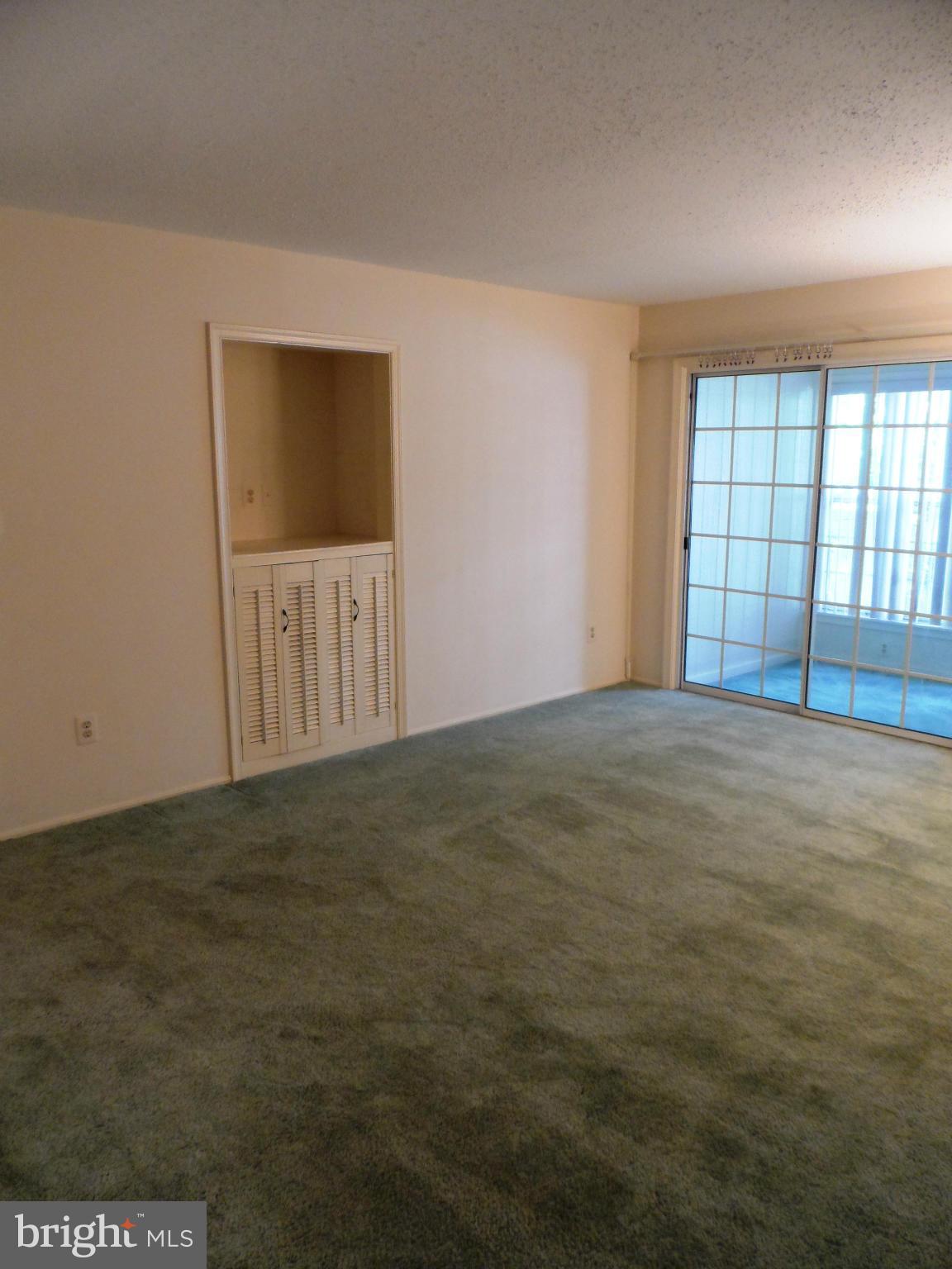 109 Fort Evans Road Southeast, Unit D Leesburg, VA 20175 - Photo 2 of 8 Living Room