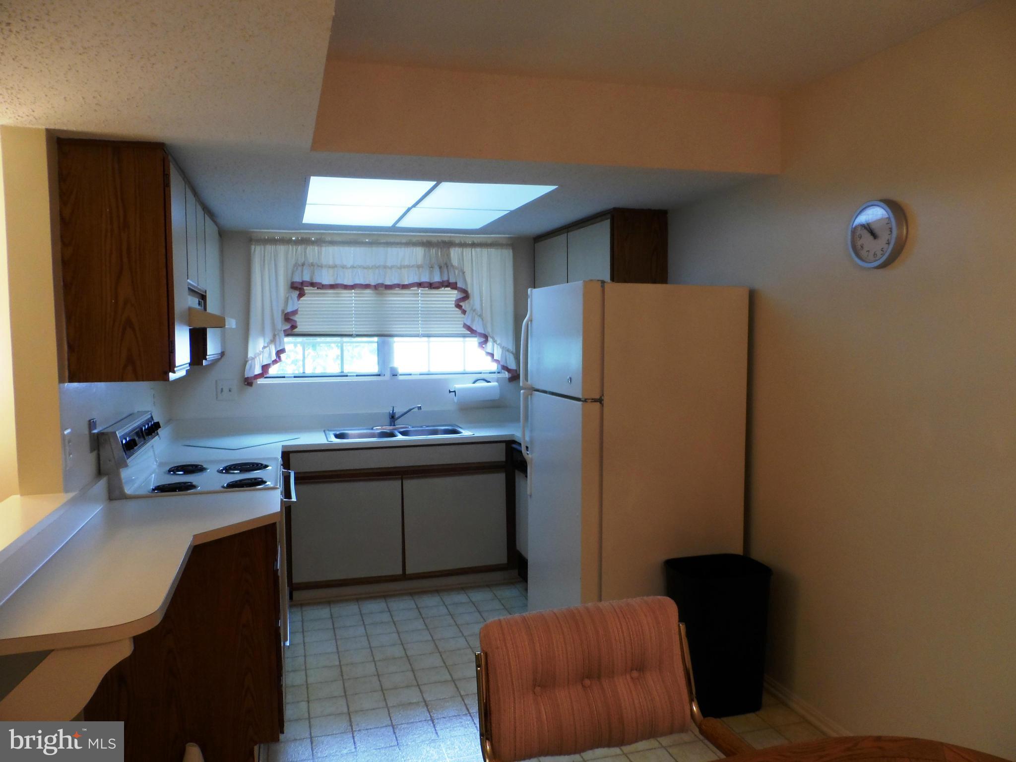 109 Fort Evans Road Southeast, Unit D Leesburg, VA 20175 - Photo 4 of 8 Kitchen