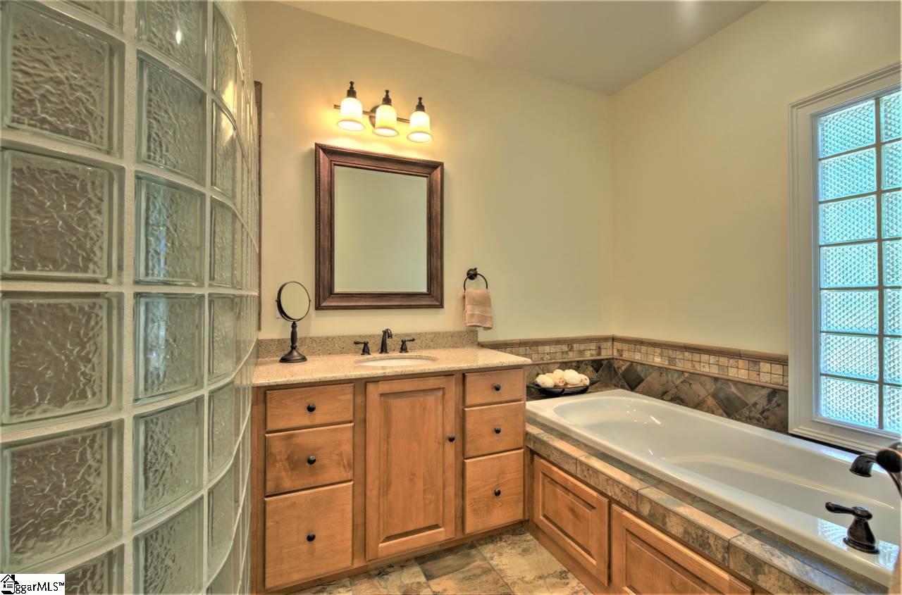 201 Berrow Way Taylors, SC 29687 - Photo 11 of 28