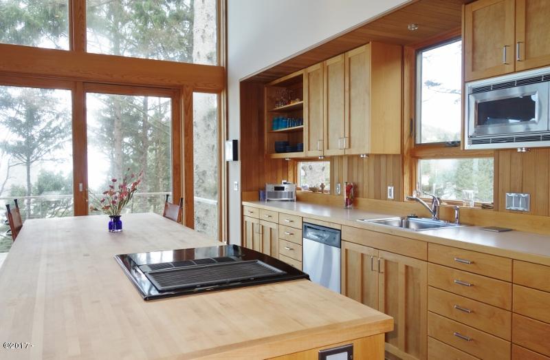 50007 South South Beach Point Road Neskowin, OR 97149 - Photo 5 of 31 Walker 020 (800x523)