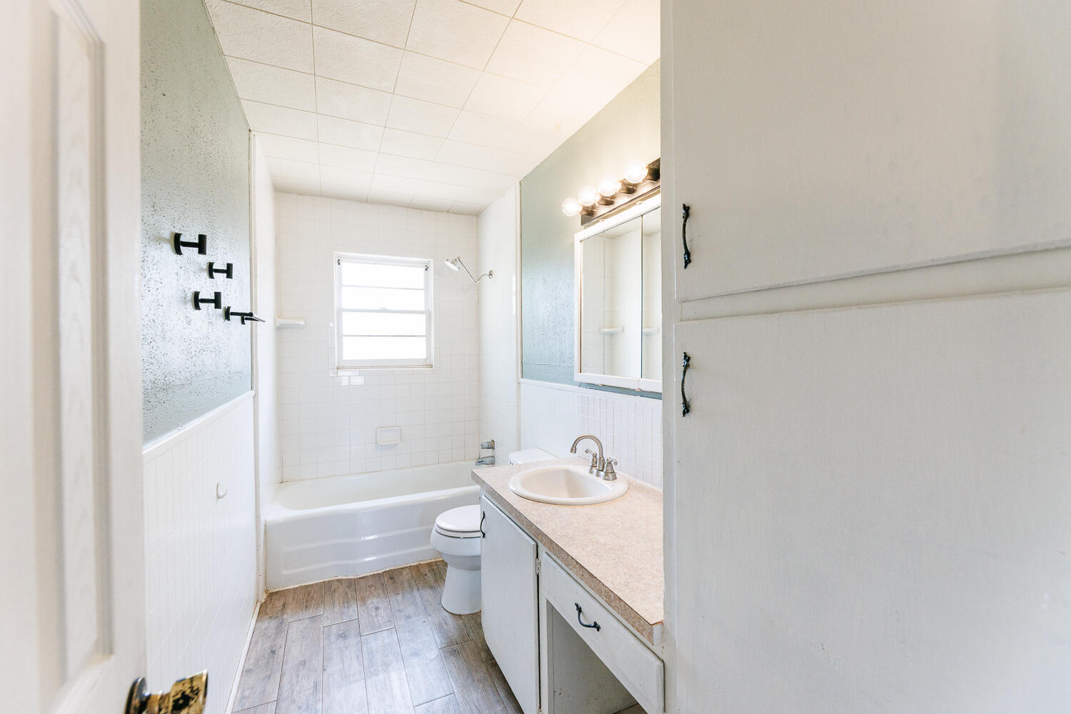4503 43rd Street Lubbock, TX 79414 - Photo 22 of 42 Primary Bathroom