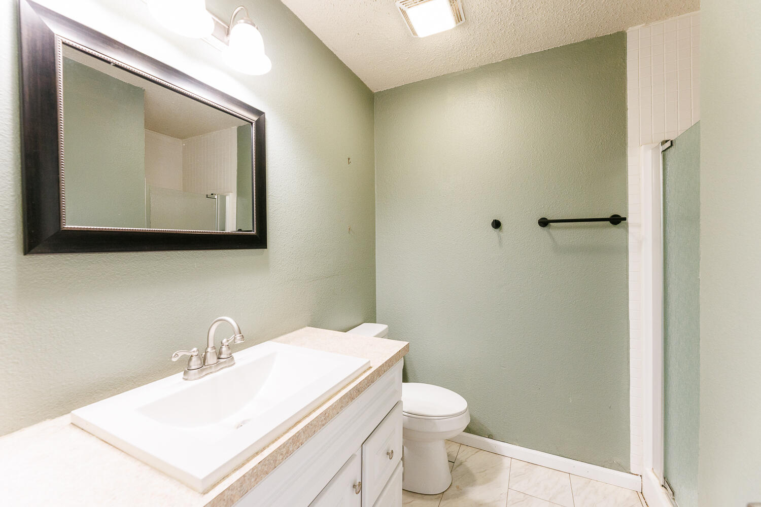 4503 43rd Street Lubbock, TX 79414 - Photo 29 of 42 Second Bathroom