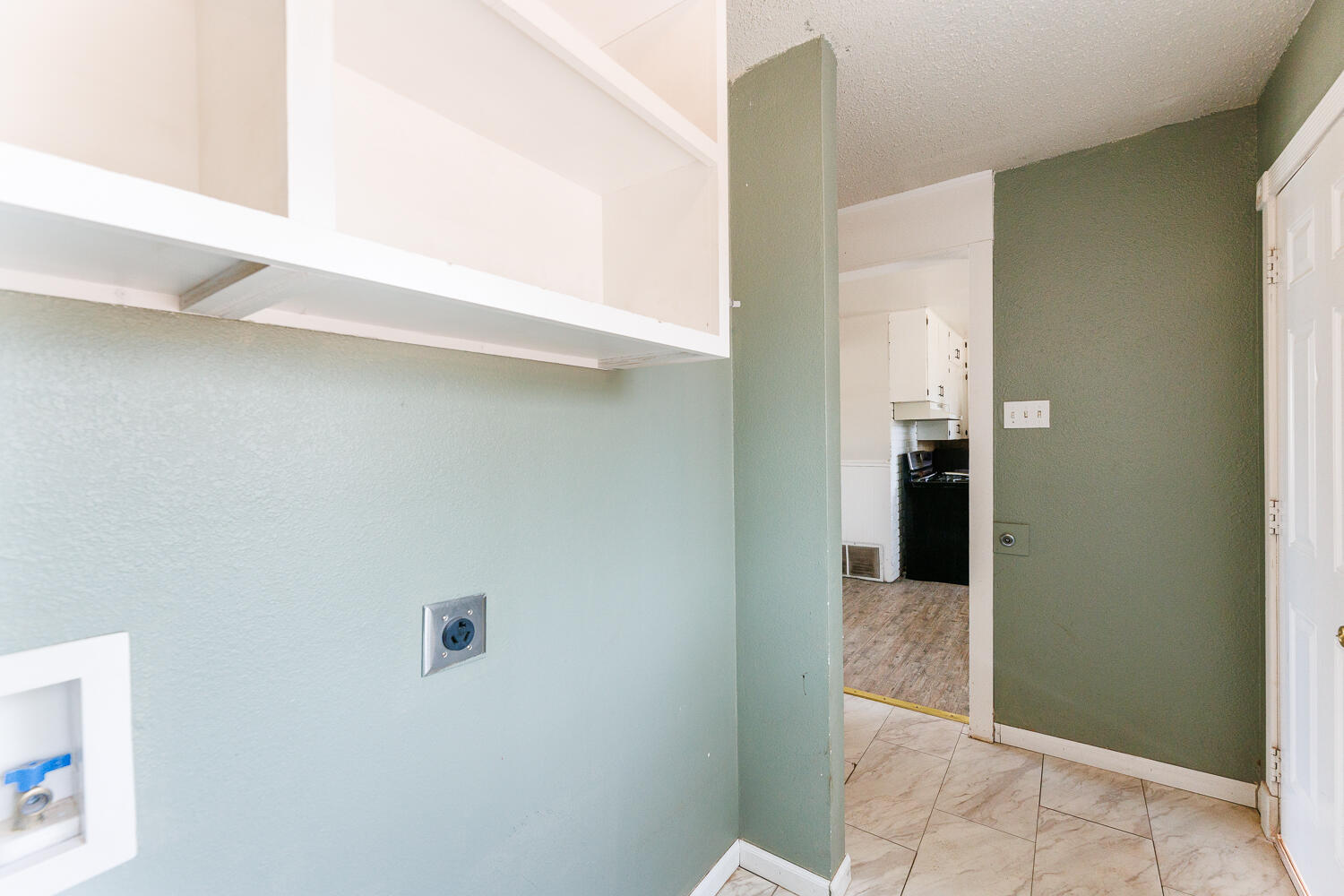 4503 43rd Street Lubbock, TX 79414 - Photo 37 of 42 Utility Room