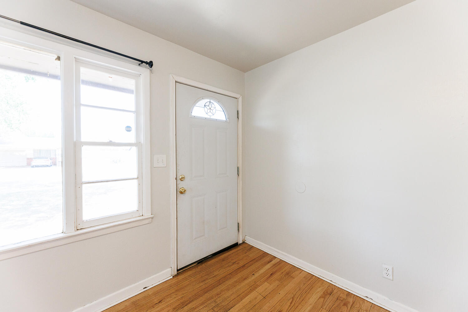 4503 43rd Street Lubbock, TX 79414 - Photo 4 of 42 Entryway