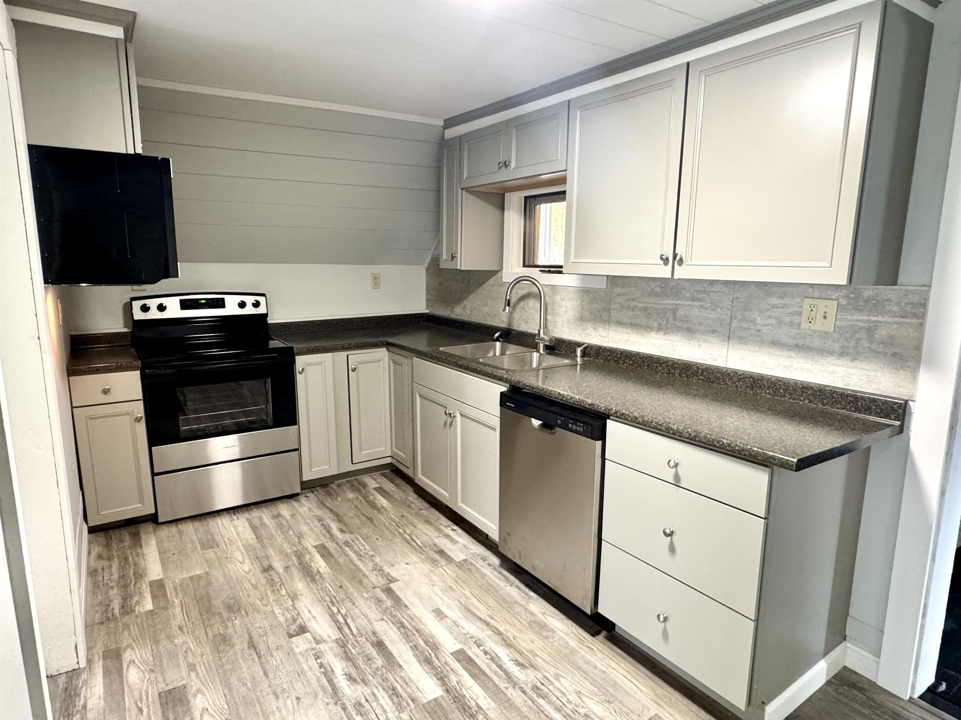 99 Northern Avenue Newport, VT 05855 - Photo 13 of 30