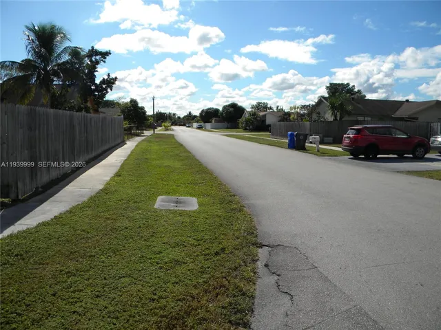 a view of a chairs and table in a backyard