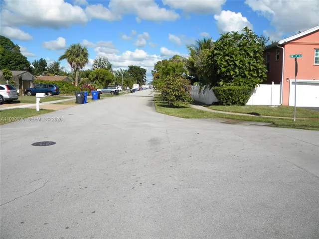a bench sitting in middle of a yard