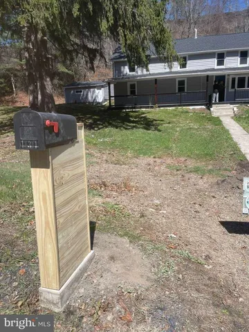 a view of a house with a back yard