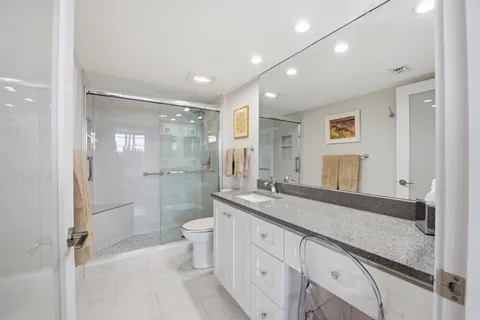 $825,000 | 7768 Lakeside Boulevard, Unit 515, Boca Raton, FL 33434