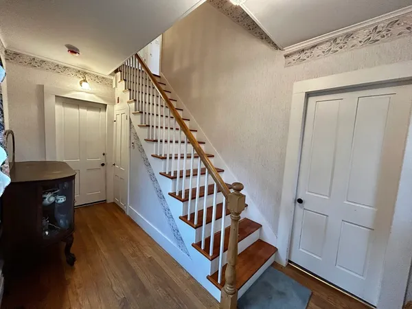 $2,000 | 46 Elm Street, Unit 2, Shelburne Falls, MA 01370