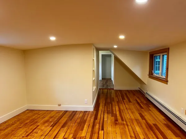 $2,000 | 46 Elm Street, Unit 2, Shelburne Falls, MA 01370