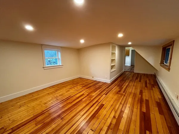 $2,000 | 46 Elm Street, Unit 2, Shelburne Falls, MA 01370