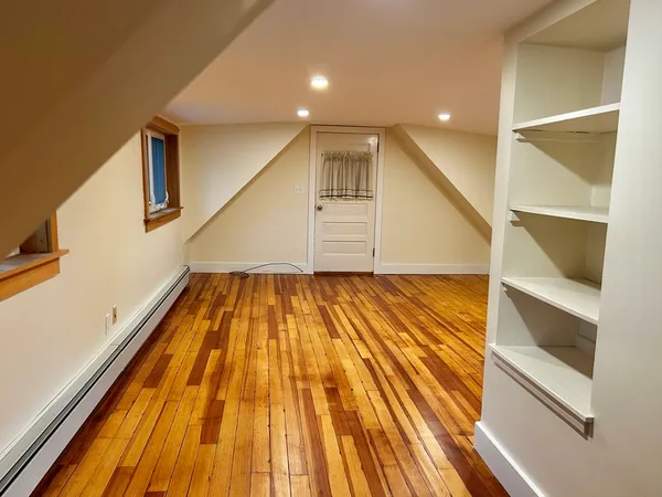 $2,000 | 46 Elm Street, Unit 2, Shelburne Falls, MA 01370