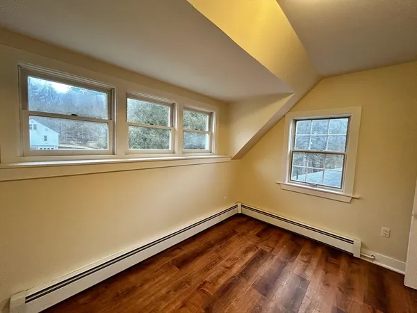 $2,000 | 46 Elm Street, Unit 2, Shelburne Falls, MA 01370