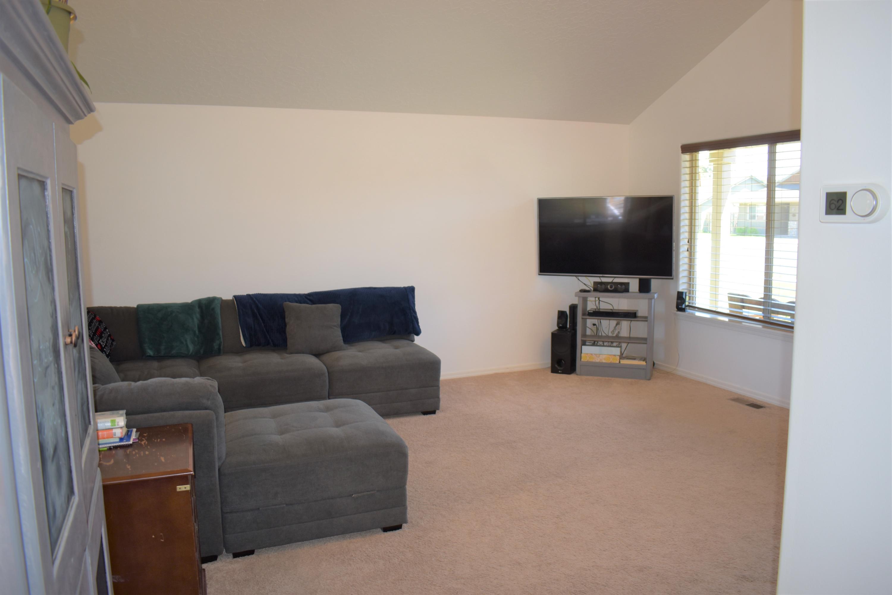 16464 Riley Drive La Pine, OR 97739 - Photo 19 of 43 16464 Riley living 10
