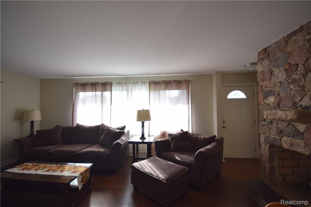 720 North Road Fenton, MI 48430 - Photo 10 of 20 DSC_0026.JPG