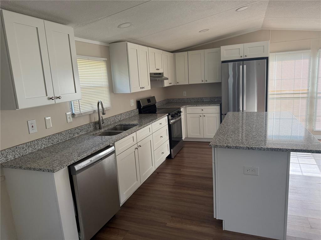 4113 Shady View Run Mulberry, FL 33860 - Photo 4 of 17 a kitchen with stainless steel appliances granite countertop a sink stove and refrigerator