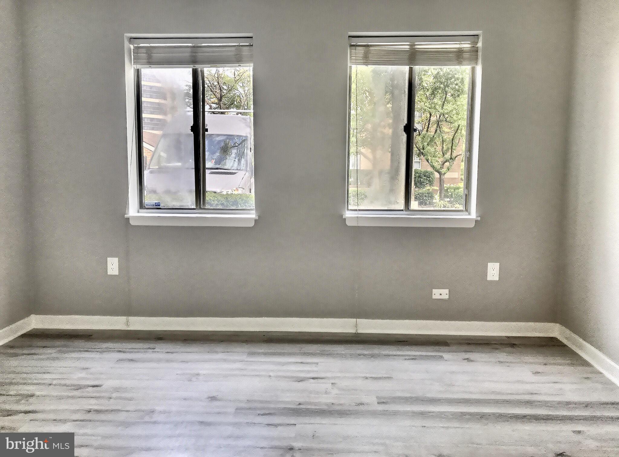 413 Sharp Street South, Unit R7 Baltimore, MD 21230 - Photo 15 of 31 Large double windin the M BR