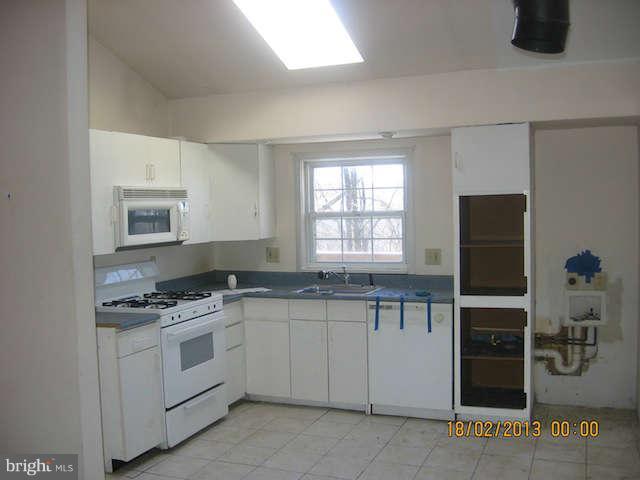 46 Dogpatch Lane Linden, VA 22642 - Photo 8 of 10 Kitchen