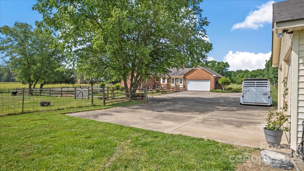 425 Baucom Road Monroe, NC 28110 - Photo 8 of 48