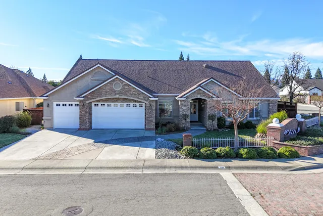 $649,500 | 2318 Crescent Moon Court, Redding, CA 96001