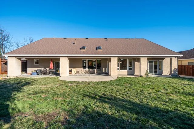 $649,500 | 2318 Crescent Moon Court, Redding, CA 96001
