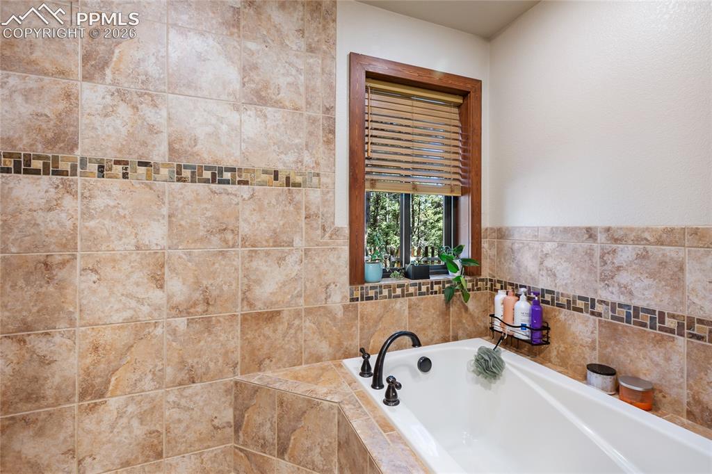 80 Feldspar Road Florissant, CO 80816 - Photo 14 of 31 Main level Primary bath featuring a luxurious soaking tub!