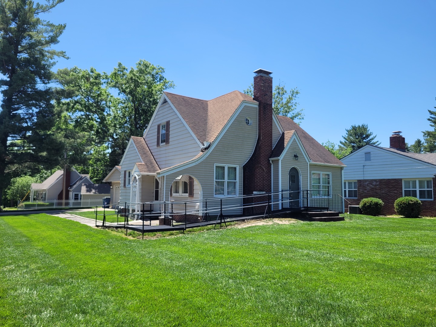 1901 East Richview Road Mount Vernon, IL 62864 - Photo 1 of 25 Gallery Image 1